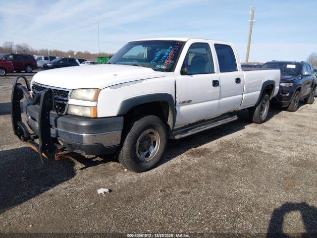 Chevrolet Silverado 2500 Work Truck Image 8