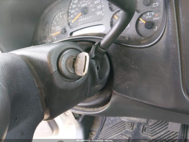 Chevrolet Silverado 2500 Work Truck Image 13