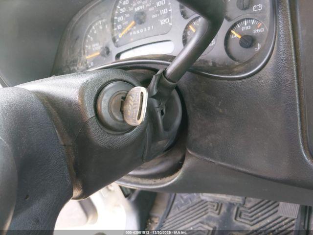 Chevrolet Silverado 2500 Work Truck Image 13