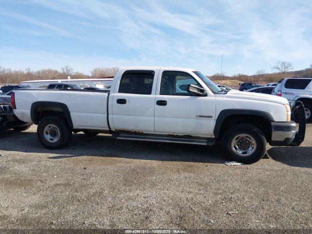 Chevrolet Silverado 2500 Work Truck Image 2