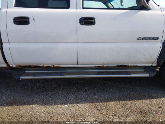 Chevrolet Silverado 2500 Work Truck Image 19