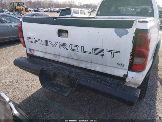 Chevrolet Silverado 2500 Work Truck Image 12