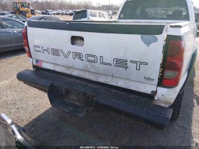Chevrolet Silverado 2500 Work Truck Image 12
