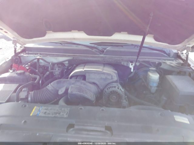 GMC Yukon Denali Image 16