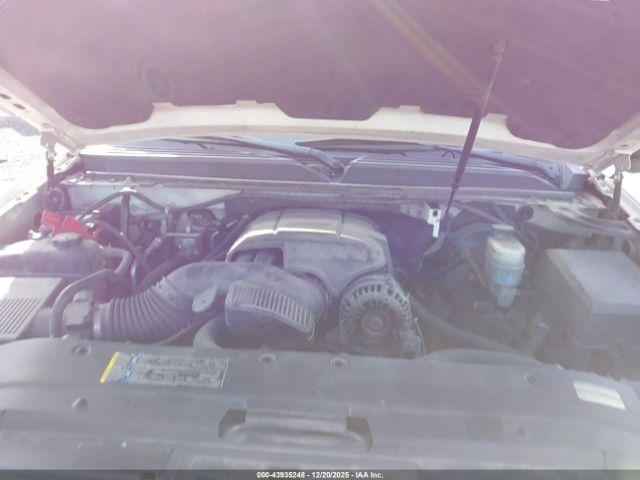 GMC Yukon Denali Image 16