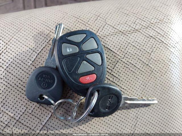 GMC Yukon Denali Image 14