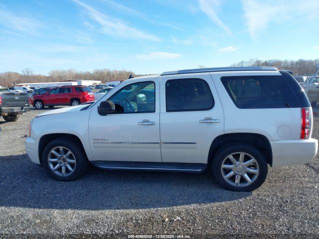 GMC Yukon Denali Image 15