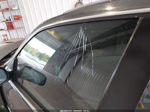 Cadillac DTS 1sb Image 6