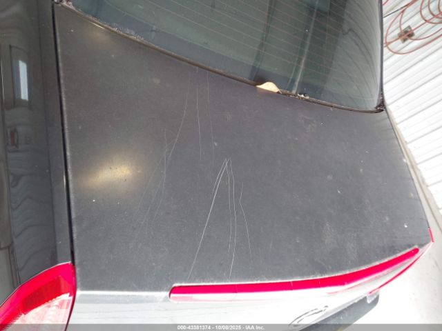 Cadillac DTS 1sb Image 10