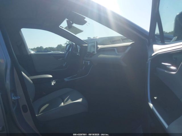 Toyota RAV4 Xle Premium Image 6