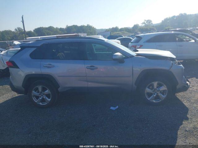 Toyota RAV4 Xle Premium Image 11