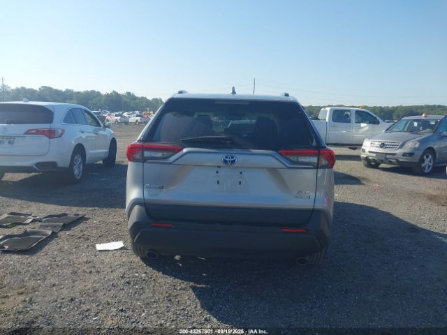 Toyota RAV4 Xle Premium Image 12