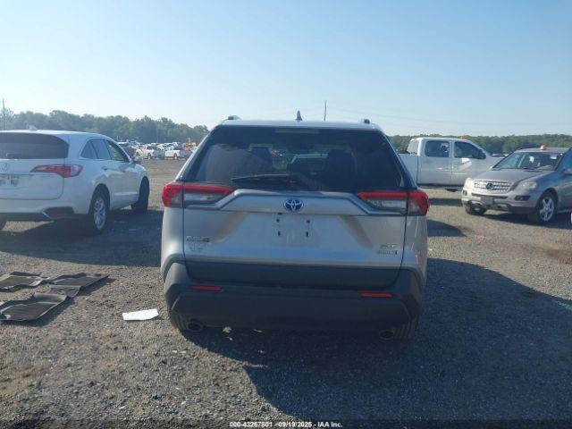 Toyota RAV4 Xle Premium Image 12