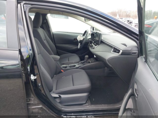 Toyota Corolla Le Image 9