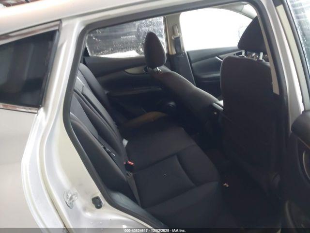 Nissan Rogue S Image 9