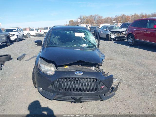 Ford Focus St Image 15