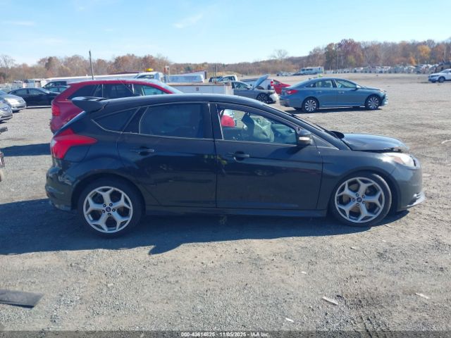 Ford Focus St Image 12