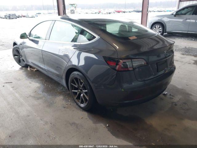 Tesla Model 3 Image 3