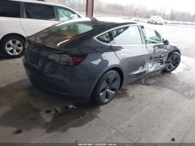 Tesla Model 3 Image 6