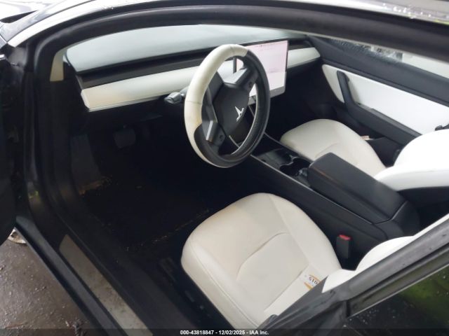 Tesla Model 3 Image 4