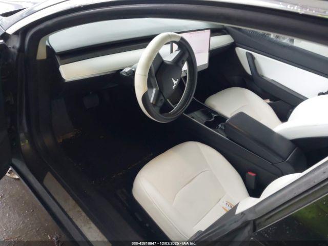 Tesla Model 3 Image 4