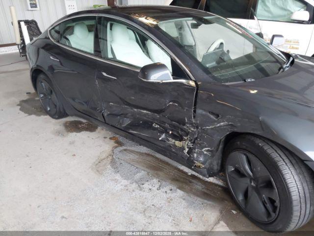 Tesla Model 3 Image 13