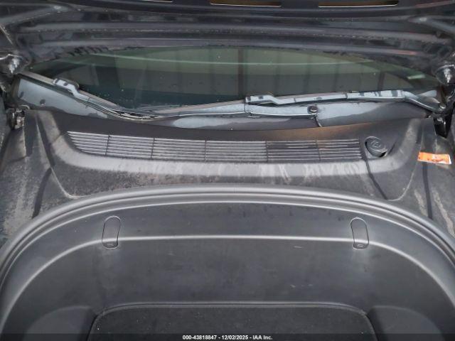 Tesla Model 3 Image 8