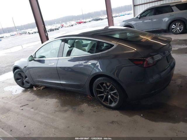 Tesla Model 3 Image 11