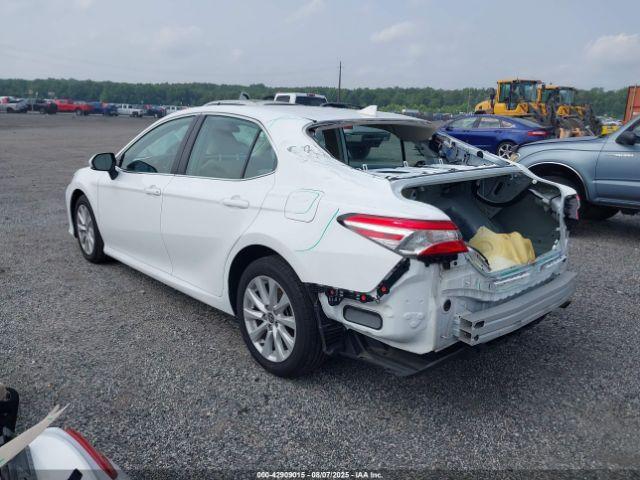 Toyota Camry Le Awd Image 15