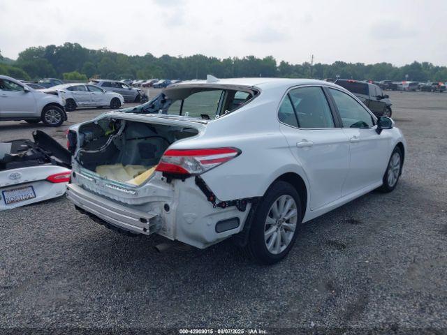 Toyota Camry Le Awd Image 17