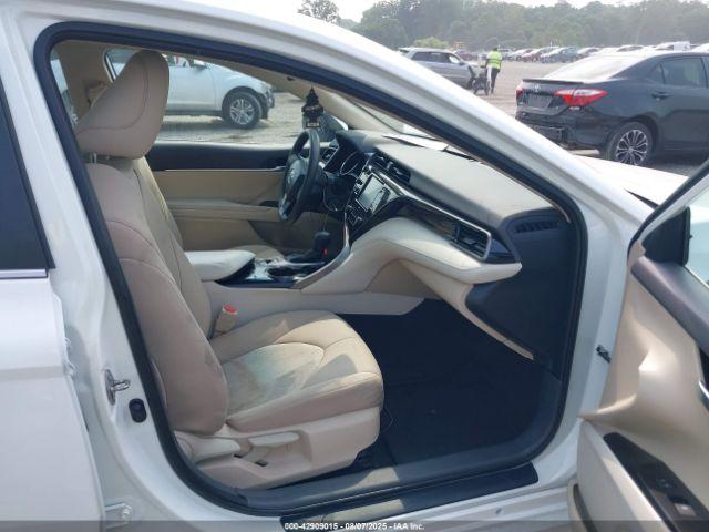 Toyota Camry Le Awd Image 7