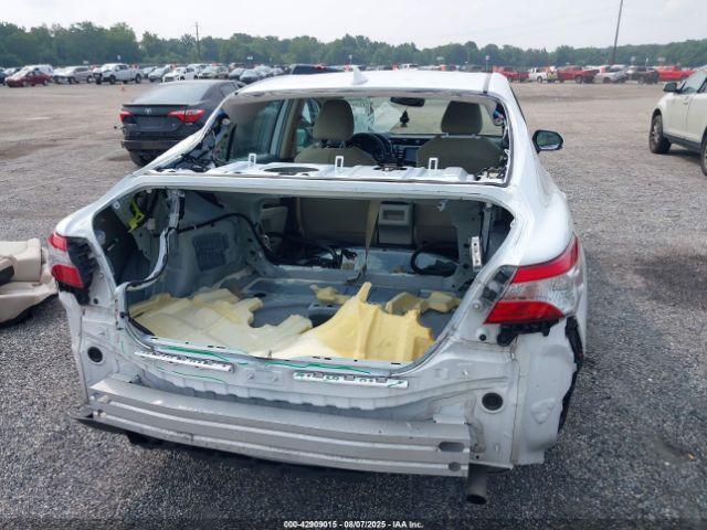 Toyota Camry Le Awd Image 16