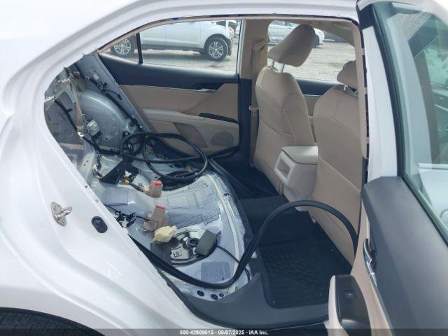 Toyota Camry Le Awd Image 12