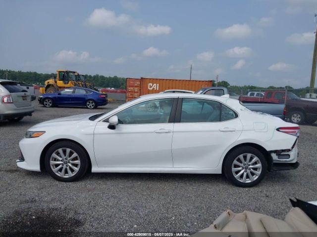 Toyota Camry Le Awd Image 14