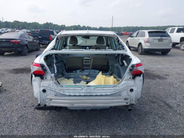 Toyota Camry Le Awd Image 11