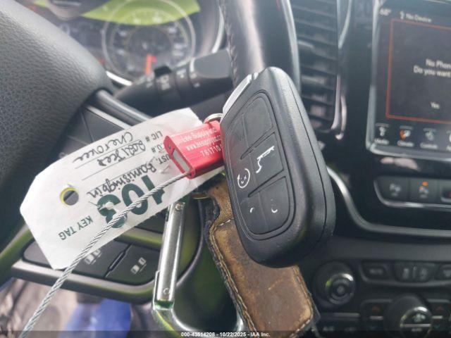 Jeep Cherokee Limited 4x4 Image 4