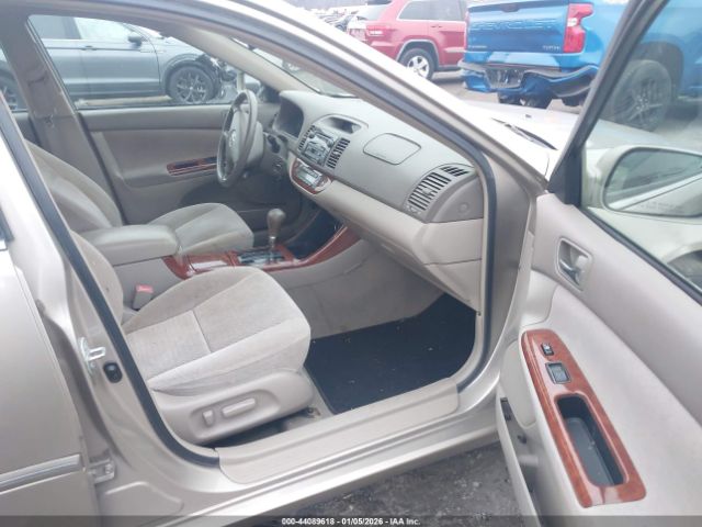 Toyota Camry Xle Image 9