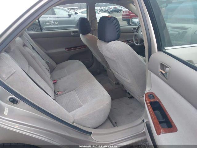 Toyota Camry Xle Image 2