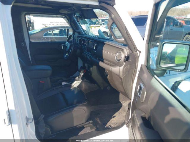 Jeep Wrangler 4-door Sahara 4x4 Image 4