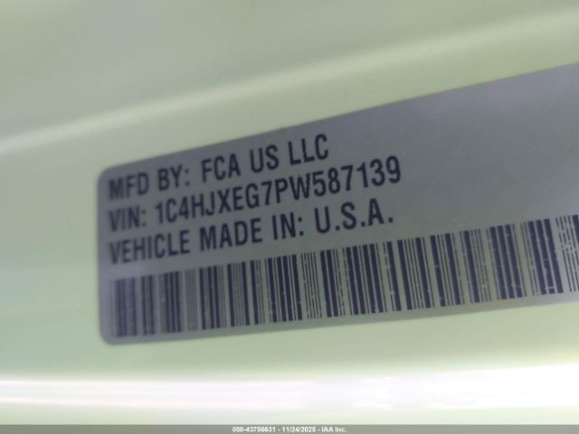 Jeep Wrangler 4-door Sahara 4x4 Image 8