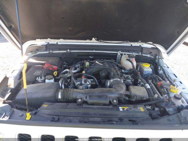 Jeep Wrangler 4-door Sahara 4x4 Image 5