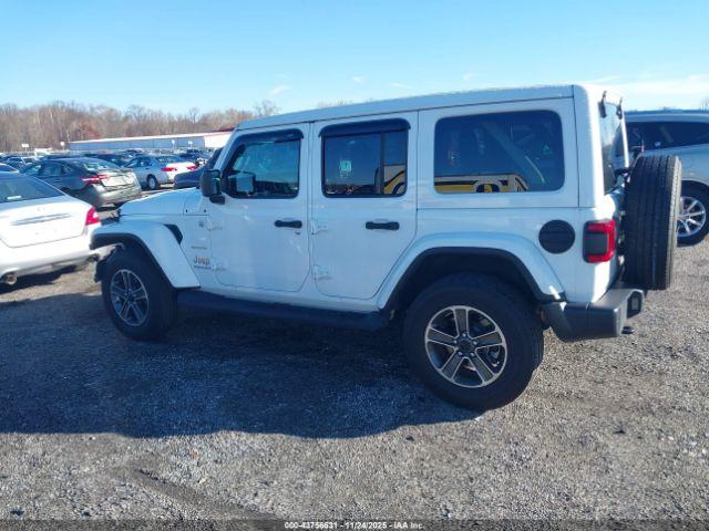 Jeep Wrangler 4-door Sahara 4x4 Image 16