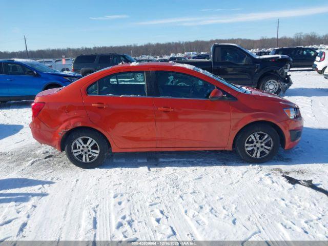 Chevrolet Sonic Lt Auto Image 9