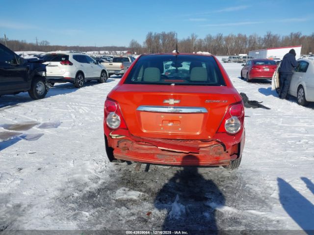 Chevrolet Sonic Lt Auto Image 14