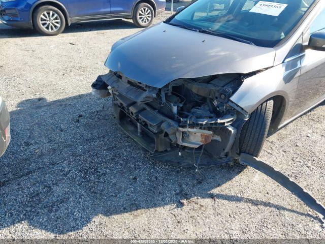 Ford Focus Titanium Image 12