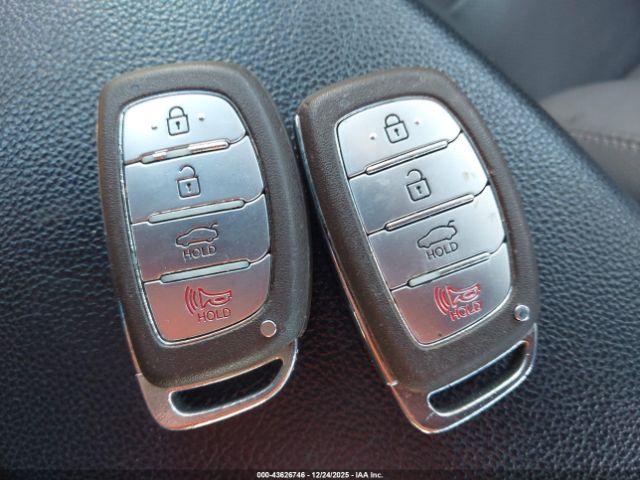 Hyundai ELANTRA Limited Image 5