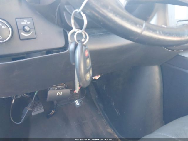 Chevrolet Express Work Van Image 12