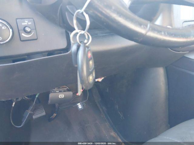 Chevrolet Express Work Van Image 12