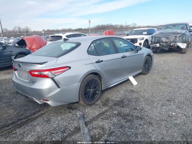 Toyota Camry Se Image 6