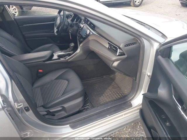 Toyota Camry Se Image 15